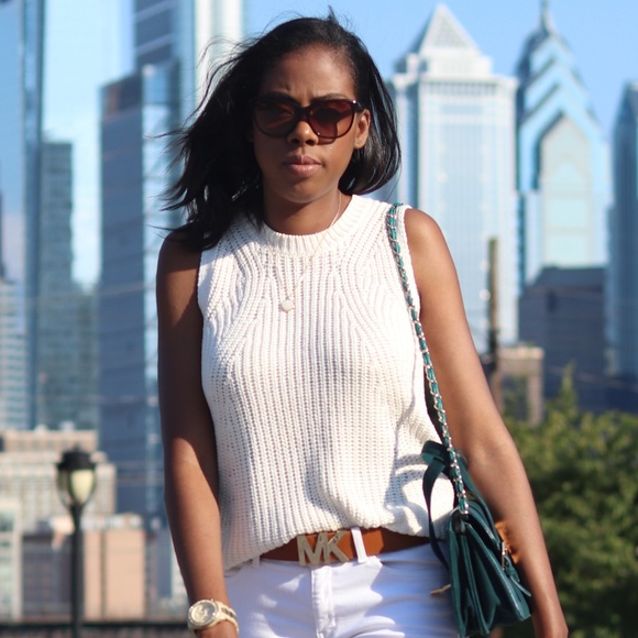 Meet your Posher, Lorin - Picture 2 of 7